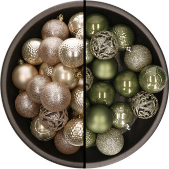 Decoris Kunststof kerstballen 74x stuks champagne en legergroen 6 cm - Kerstbal