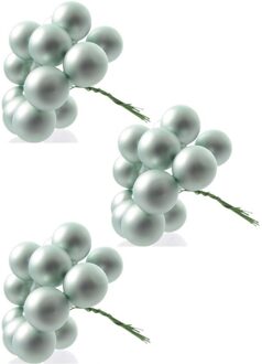 Decoris mini kerstballetjes op stekers - 30x stuks - mintgroen - D2 cm - glas