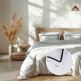Dekbedovertrek Hotel Deluxe - Wit - Tweepersoons (200x200 Cm) - Wit Microvezel - Effen - Luna Bedding - Dekbed-Discounter.nl - 200 x 200/220 cm