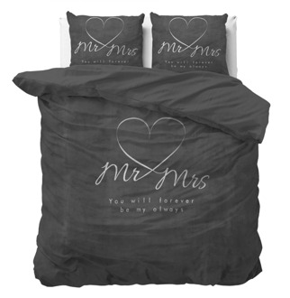 Dekbedovertrek Mr And Mrs Heart - Lits-Jumeaux (240x220 Cm) - Zwart Microvezel - Tekst - Sleeptime Essentials - Dekbed-Discounter.nl - 240 x 200/220 cm