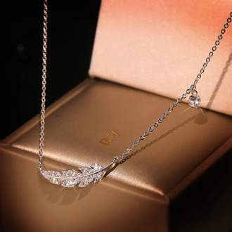 Delicate Female Clavicle Chain 95 Sterling Silver Feather Leaf Micro Pave Dazzling AAA Zircon Pendant Necklace for Women