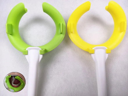 Dental 3D Mouth Opener Lip Cheek Retractor With Suction Tubes Autocalve 134°C Yellow and Green Color
