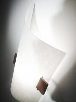 Design-wandlamp PLAN B met donker hout wit