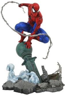 Diamond Select Toys Marvel Gallery PVC Statue - Spider-Man On Lampost
