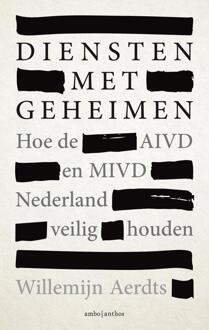 Diensten Met Geheimen - Willemijn Aerdts