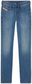 Diesel Slim-fit Jeans - D-Yennox Upgrade je denimcollectie met deze moderne tapered jeans. Diesel , Blue , Heren - W30 L30,W31 L30,W33 L32,W36 L34,W34 L34,W32 L34,W29 L32,W32 L32,W31 L34,W33 L34,W33 L30