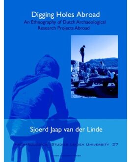 Digging holes abroad - Boek Sjoerd van der Linde (9087281919)