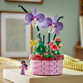 | Disney Encanto Isabela’s Flowerpot with Buildable Flower Toy and Film Character 43237