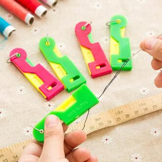 Draadinsteker Automatische Nuttig Ouderen Gids Gebruik Diy Kleding Naaien Accessoires Handig Huishoudelijke Handmatige Gereedschap 1 x Needle Threader