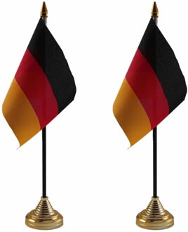 Duitsland tafelvlaggetjes - 2x stuks - 10 x 15 cm - met gouden standaard - H27 cm - versiering