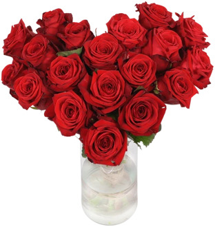 Een hart boeket van rode rozen