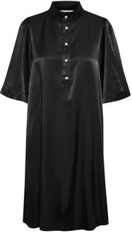 Eenvoudige Zwarte Jurk met ½ Mouwen en Mandarin Kraag My Essential Wardrobe , Black , Dames - Xl,L,M
