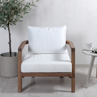 Elio acacia houten tuin lounge fauteuil naturel - met witte zitkussens Bruin