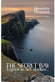 Ergens In Het Donker... - The Secret Bay - Henriëtte Hemmink