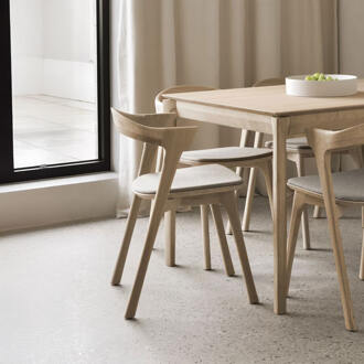 Ethnicraft Eetkamerstoel 'Bok' Gevernist Eikenhout en Stof, kleur Warm Grijs