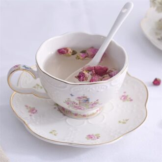 Europese Minimalistische Keramische Thee Cup Creatieve Bone China Koffie Beker Met Lepel En Schotel Pastorale Afternoon Tea Cup Drinkware