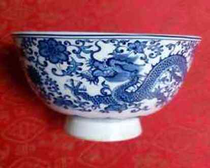Exquisite Chinese Klassieke Antieke Blauw en Wit Porselein Kom Beschilderd Met Draak en Bloemen Ontwerpen