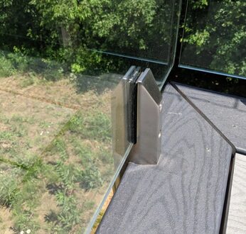 Fabriek Exterieur Glazen Balustrade Zijkant Gemonteerde Balustrade Roestvrij Staal Glas Zwembad Hek Spigot