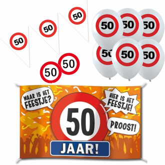 Feestartikelen 50 jaar verjaardag versiering pakket verkeersborden - Feestpakketten