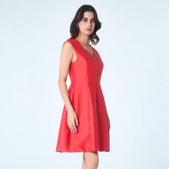 Fit-and-flare satijnen korte jurk met vierkante V-hals Rood - XS