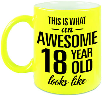 Fluor gele Awesome 18 year cadeau mok / verjaardag beker 330 ml - feest mokken Geel