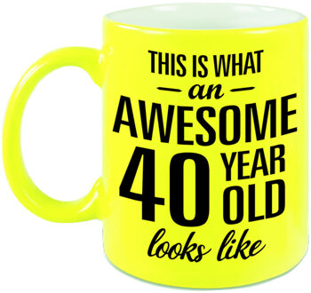 Fluor gele Awesome 40 year cadeau mok / verjaardag beker 330 ml - feest mokken Geel