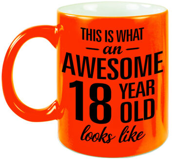 Fluor oranje Awesome 18 year cadeau mok / verjaardag beker 330 ml - feest mokken