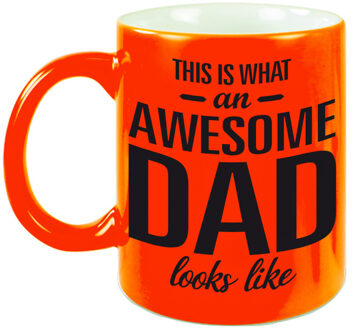 Fluor oranje awesome dad cadeau mok / beker voor Vaderdag 330 ml - feest mokken