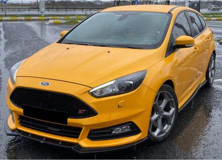 Ford Oneway Voorspoilerlip passend voor Ford Focus ST MK3 HB/Kombi Facelift 2015-2018 - Glanzend zwart OWFS01160