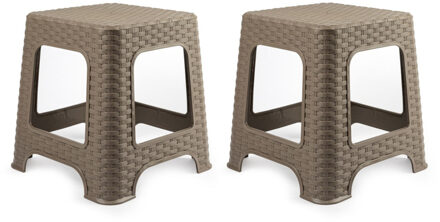 Forte Plastics Set van 2x stuks rotan opstapje/krukje in het taupe bruin - 32 x 32 x 30 cm - Keuken/badkamer/slaapkamer handige krukjes/opstapjes