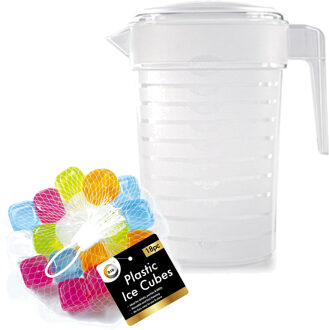 Forte Plastics Set water/sap/schenkkannen set van 2x stuks met deksels van 1000 ml met 18x herbruikbare ijsklontjes