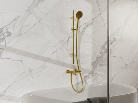 FortiFura Calvi Badkraan - met glijstangset - ronde handdouche - gladde doucheslang - geborsteld messing PVD (Goud) SW767490/SW799449/SW728176/SW720226 Messing geborsteld (goud)