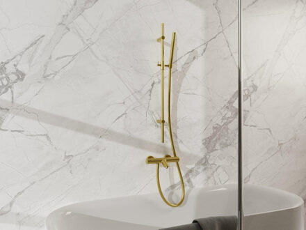 FortiFura Calvi Badkraan - met glijstangset - staafhanddouche - gladde doucheslang - geborsteld messing PVD (Goud) SW767490/SW720570/SW728176/SW720226 Messing geborsteld (goud)