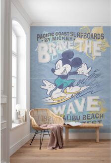 Fotobehang - Mickey Brave the Wave 200x280cm - Vliesbehang Multikleur