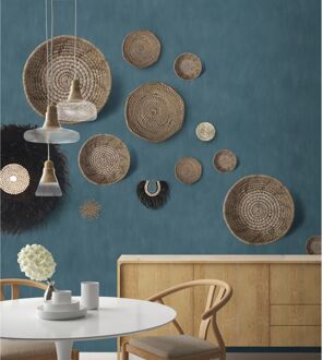 Fotobehang Vanilla Lime Manden Op De Muur - Blauw - Naturel - 2,70m X 300cm