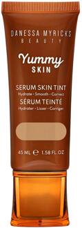 Foundation Danessa Myricks Beauty Yummy Skin Serum Skin Tint 06.5 45 ml