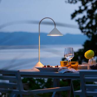 Frandsen LED tafellamp Grasp, wit, hoogte 47 cm, metaal