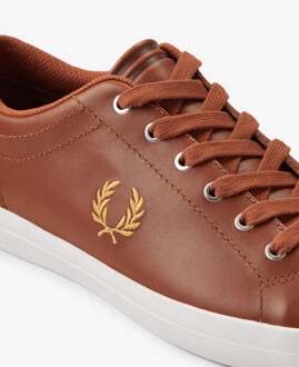 Fred Perry Baseline Heren Sneakers Van Leer In Het Bruin