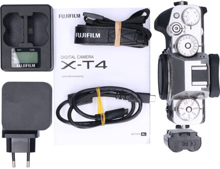 Fujifilm Tweedehands Fujifilm X-T4 Body Zilver CM5981