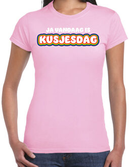 Gay Pride T-shirt voor dames - licht roze - kusjesdag - regenboog - LHBTI M