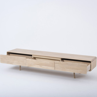 Gazzda Fawn lowboard 3 drawers houten tv meubel whitewash - 220 x 45 cm Bruin