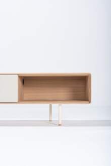 Gazzda Fina lowboard houten tv meubel linoleum mushroom whitewash - 200 x 45 cm Bruin