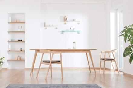 Gazzda Stafa table houten eettafel whitewash - met linoleum tafelblad smokey blue - 160 x 90 cm Blauw