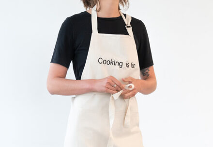 Geborduurd schort beige naturel