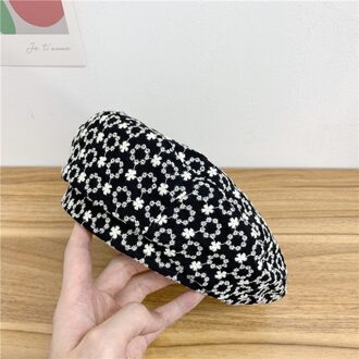 Geborduurde Baret Dames Leuke Mooie Bloem Patroon Hoed Zomer Herfst Dunne Mini Schilder Casual Hoeden Vrouwelijke Celebrity Stijl zwart
