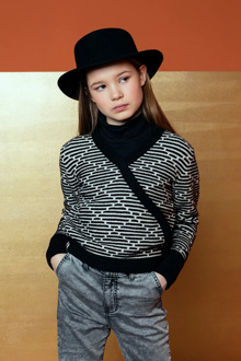 Gebreid overslag trui'tje voor meisjes in de kleur Zwart - 116