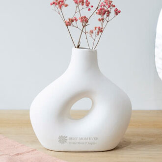 Gegraveerde keramische vaas beige