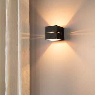 Gemini nero oro by LUSENZ - Kubusvormige up and down wandlamp met matzwarte coating en oranje interieur Mat zwart goud