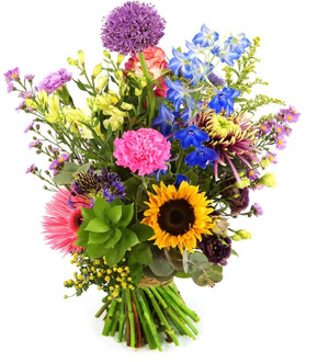Geplukt boeket bont seizoensbloemen