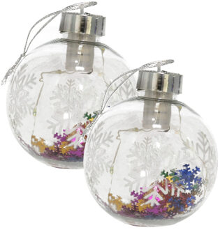Gerimport Verlichte kerstballen - 2x - met sneeuwvlok confetti - 8 cm - kunststof - 5 LED lampjes